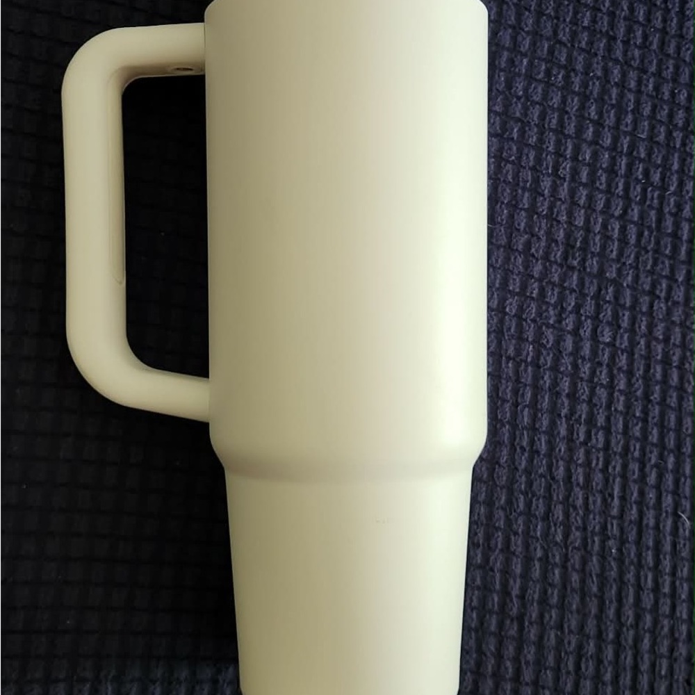 Stanley White Insulated Mug 30 OZ - Picture 3 of 5